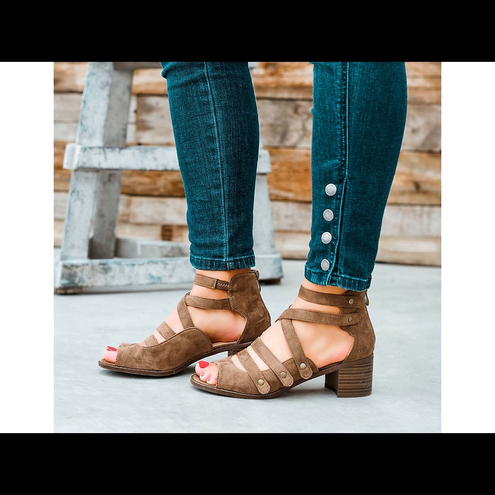 Journee Collection Arbor Blue Sandal - Picture 15 of 15